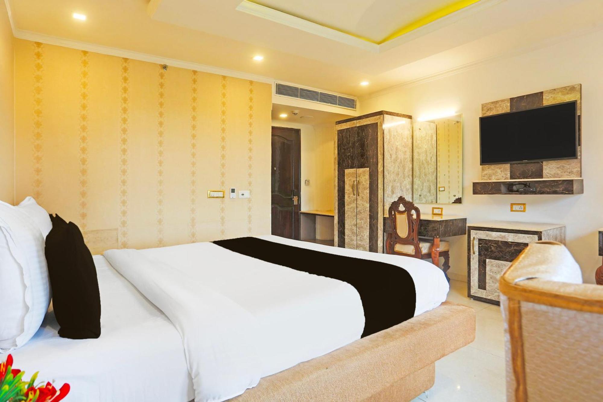 Super Townhouse Oak Dharamshala Near Maximus Mall מראה חיצוני תמונה