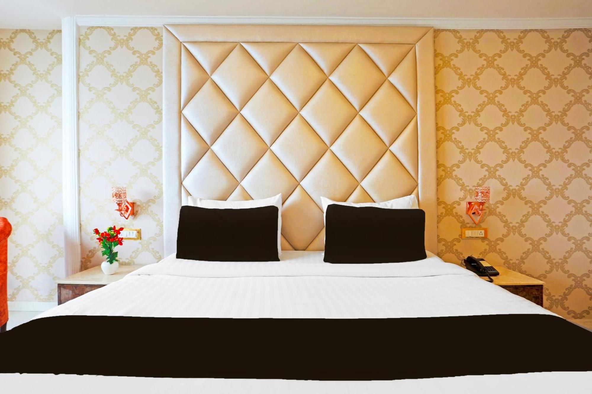 Super Townhouse Oak Dharamshala Near Maximus Mall מראה חיצוני תמונה