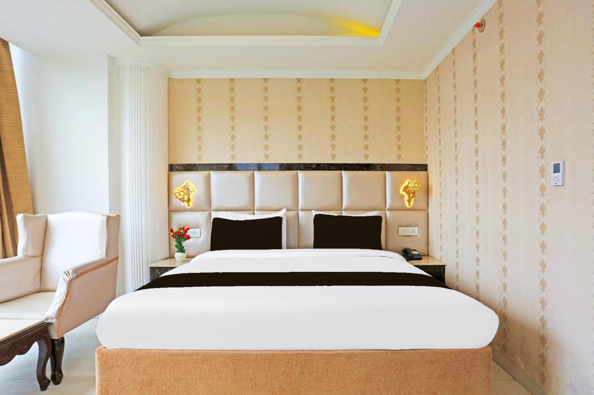 Super Townhouse Oak Dharamshala Near Maximus Mall מראה חיצוני תמונה